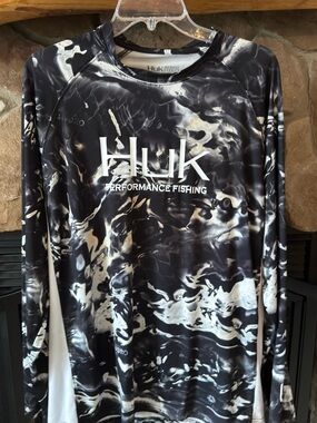 Huk Performance Fabrics Shirt - Black & White